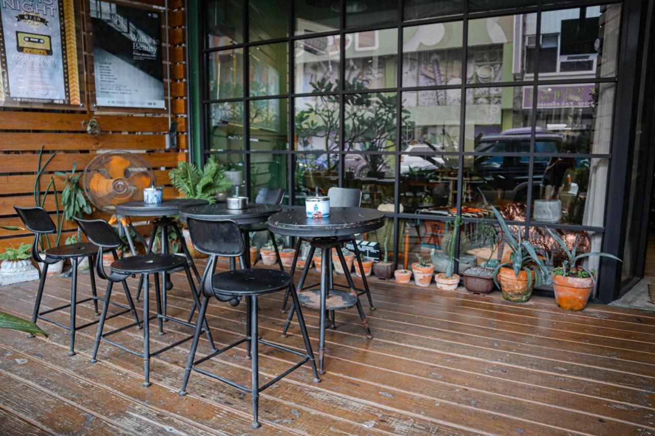 Travel Charger Hostel Хуалянь Экстерьер фото
