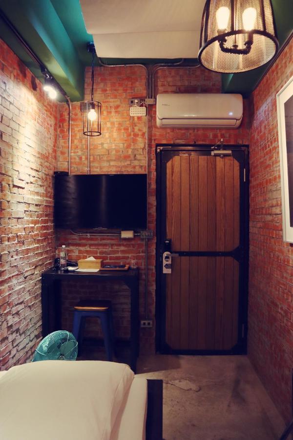 Travel Charger Hostel Хуалянь Экстерьер фото
