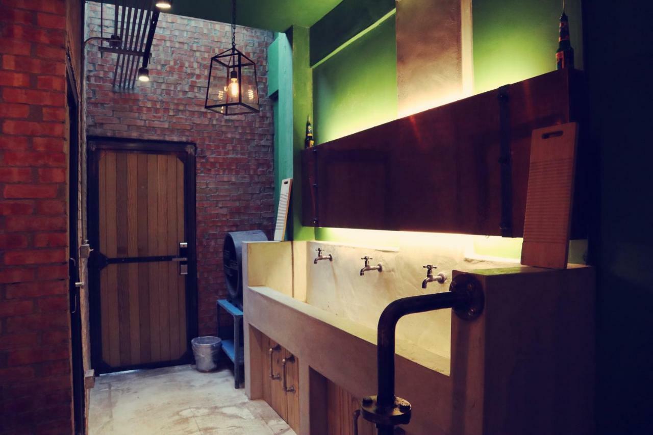 Travel Charger Hostel Хуалянь Экстерьер фото