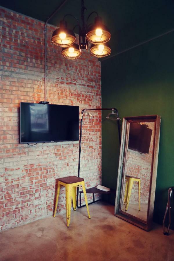 Travel Charger Hostel Хуалянь Экстерьер фото