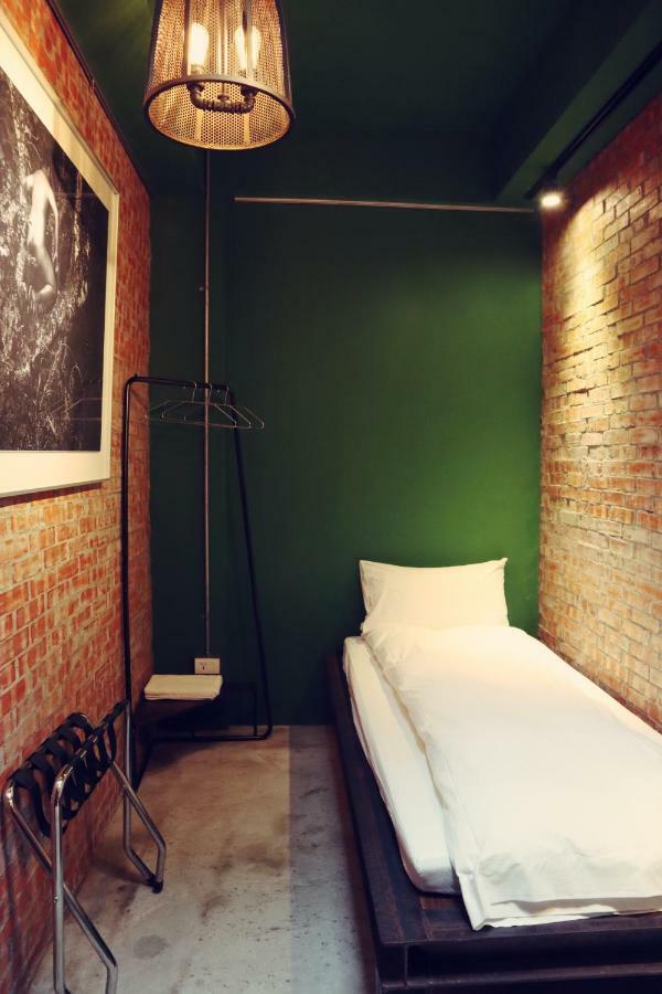 Travel Charger Hostel Хуалянь Экстерьер фото
